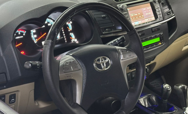 Toyota Hilux SW4 SRV D4-D 4x4 3.0 TDI Dies. Aut 2014 Diesel-4