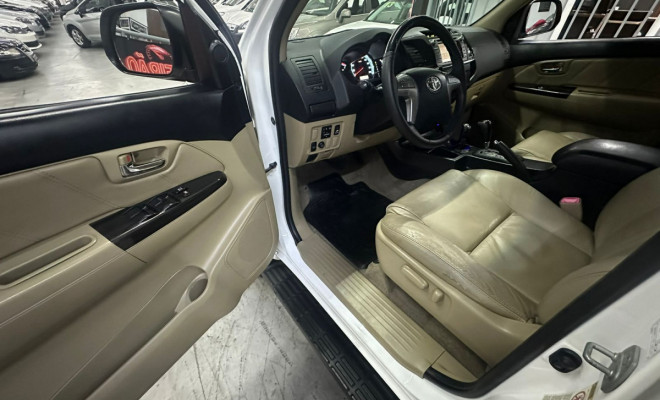 Toyota Hilux SW4 SRV D4-D 4x4 3.0 TDI Dies. Aut 2014 Diesel-11