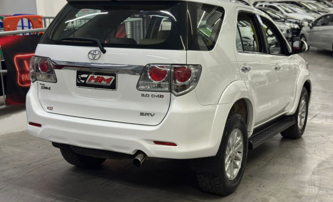 Toyota Hilux SW4 SRV D4-D 4x4 3.0 TDI Dies. Aut 2014 Diesel-2