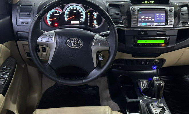 Toyota Hilux SW4 SRV D4-D 4x4 3.0 TDI Dies. Aut 2014 Diesel-3