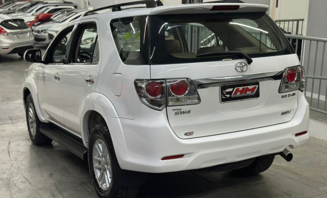 Toyota Hilux SW4 SRV D4-D 4x4 3.0 TDI Dies. Aut 2014 Diesel-0