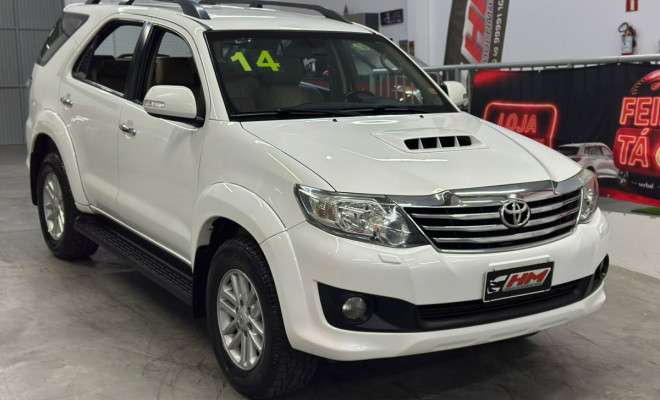 Toyota Hilux SW4 SRV D4-D 4x4 3.0 TDI Dies. Aut 2014 Diesel