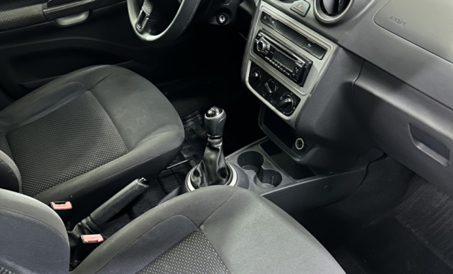 VW - VolksWagen VOYAGE 1.6/1.6 City  Mi Total Flex 8V 4p 2015 Flex-4