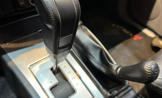 Mitsubishi Pajero HPE-S 3.2 4x4 T.I.Diesel 5p Aut. 2016 Diesel-9