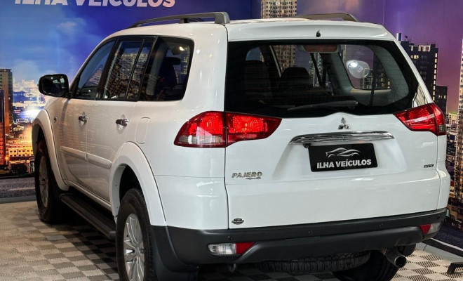 Mitsubishi Pajero HPE-S 3.2 4x4 T.I.Diesel 5p Aut. 2016 Diesel-16