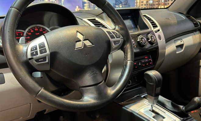 Mitsubishi Pajero HPE-S 3.2 4x4 T.I.Diesel 5p Aut. 2016 Diesel-3