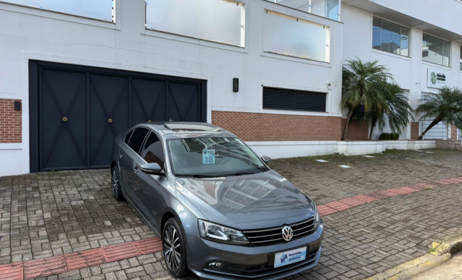 VW - VolksWagen JETTA Highline 2.0 TSI 16V 4p Tiptronic 2018 Flex-0