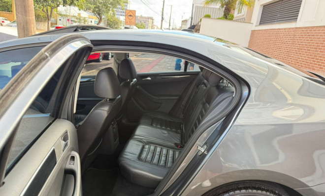 VW - VolksWagen JETTA Highline 2.0 TSI 16V 4p Tiptronic 2018 Flex-7