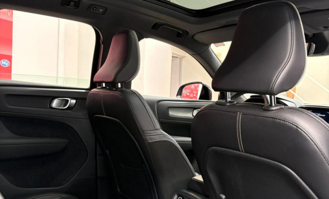 Volvo XC 40 T-5 R-DESIGN 2.0 252cv AWD 2020 Gasolina-8