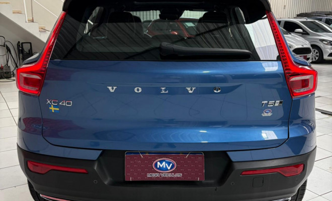 Volvo XC 40 T-5 R-DESIGN 2.0 252cv AWD 2020 Gasolina-3