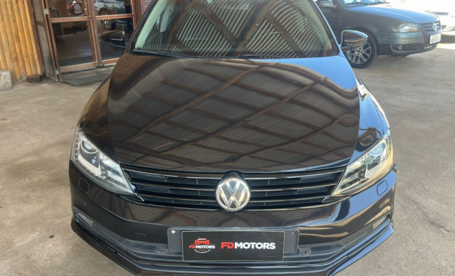 VW - VolksWagen JETTA Comfortline 2.0 T.Flex 8V 4p Tipt. 2014 Flex-0