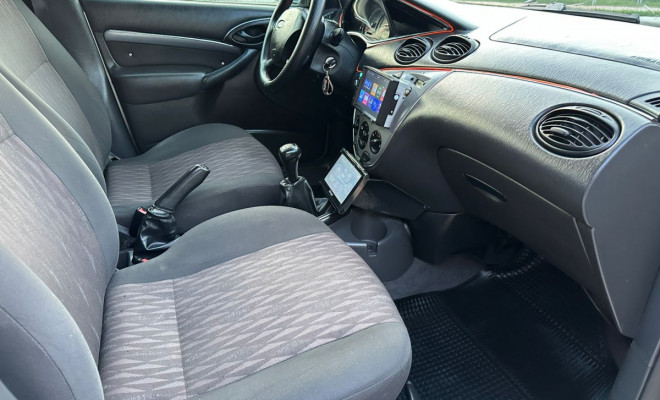 Ford Focus Sedan 2.0 L FC - 2006-5