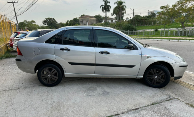 Ford Focus Sedan 2.0 L FC - 2006-1