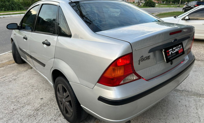 Ford Focus Sedan 2.0 L FC - 2006-3