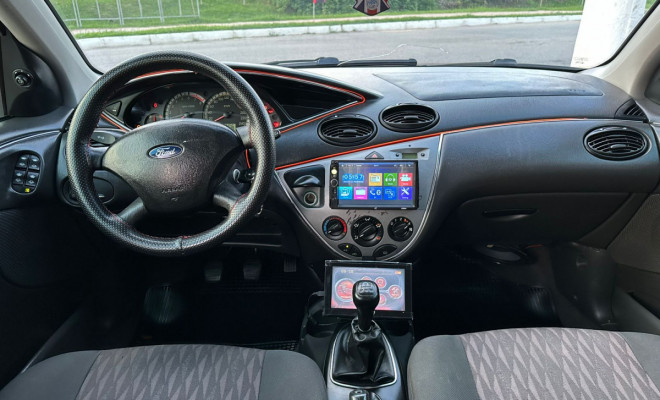 Ford Focus Sedan 2.0 L FC - 2006-8