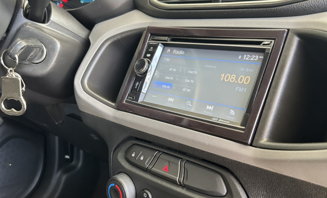 GM - Chevrolet ONIX HATCH LS 1.0 8V FlexPower 5p Mec. 2015 Flex-8