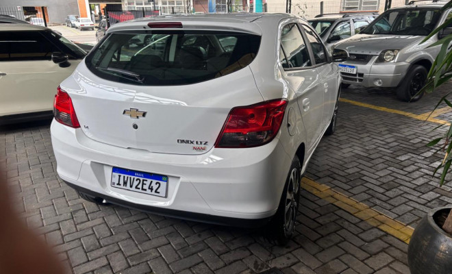 GM - Chevrolet ONIX HATCH LTZ 1.4 8V FlexPower 5p Mec. 2015 Flex-2