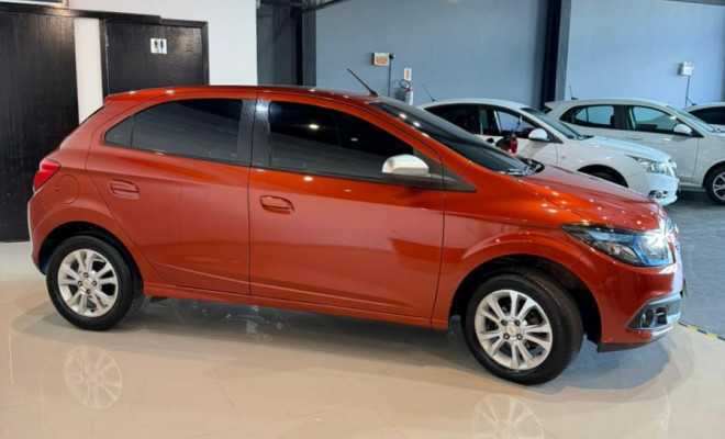 GM - Chevrolet ONIX  Lollapalooza 1.0 F.Power 5p Mec. 2014 Flex-1