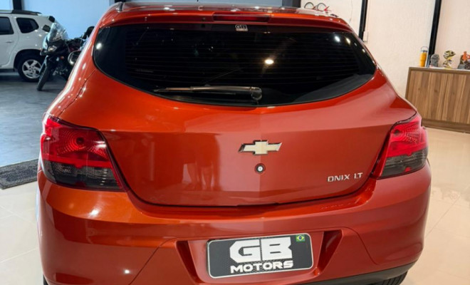 GM - Chevrolet ONIX  Lollapalooza 1.0 F.Power 5p Mec. 2014 Flex-2