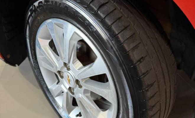 GM - Chevrolet ONIX  Lollapalooza 1.0 F.Power 5p Mec. 2014 Flex-3