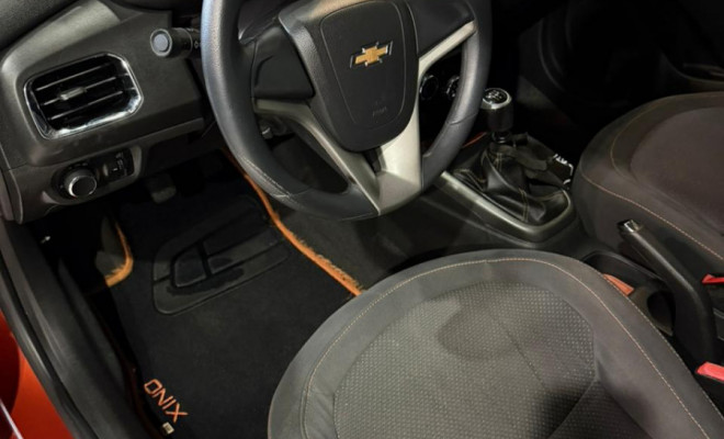 GM - Chevrolet ONIX  Lollapalooza 1.0 F.Power 5p Mec. 2014 Flex-4