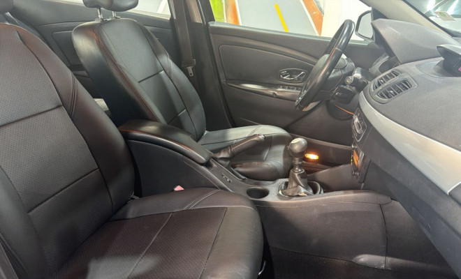 Renault FLUENCE Sed. Dynamique 2.0 16V FLEX Mec. 2014 Flex-4