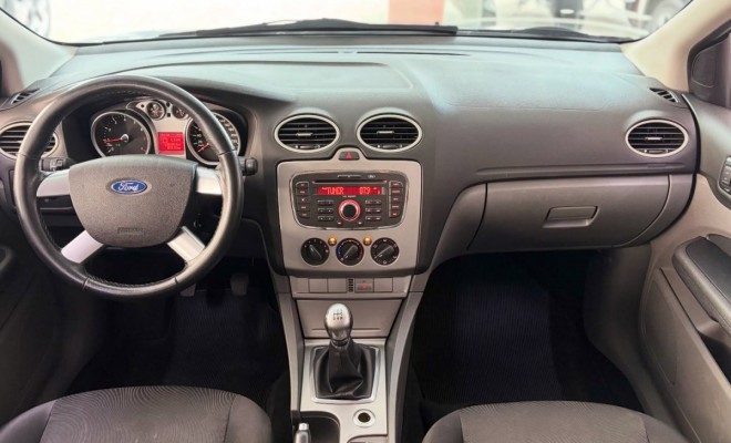 Ford Focus 1.6 GLX 2013-4