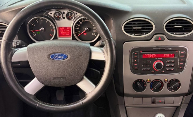 Ford Focus 1.6 GLX 2013-5