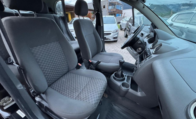 Ford Fiesta Personnalité 1.0 8V 66cv 5p 2006 Gasolina-6