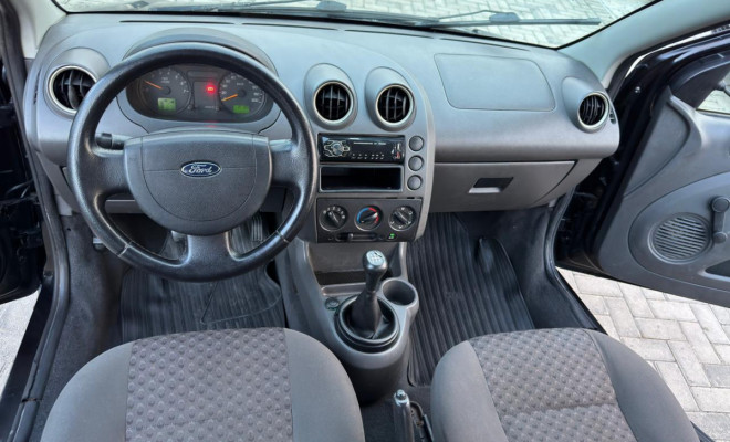 Ford Fiesta Personnalité 1.0 8V 66cv 5p 2006 Gasolina-5