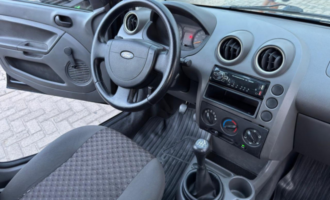 Ford Fiesta Personnalité 1.0 8V 66cv 5p 2006 Gasolina-4