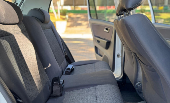 VW - VolksWagen Fox 1.6 Mi Total Flex 8V 5p 2013 Flex-8