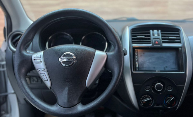 Nissan VERSA SL 1.6 16V Flex Fuel 4p Mec. 2016 Flex-4