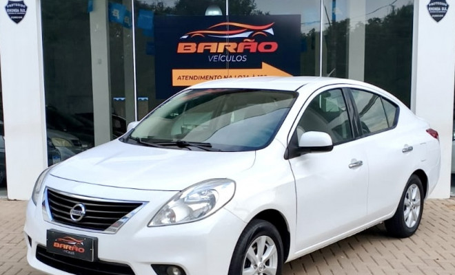 Nissan VERSA SL 1.6 16V Flex Fuel 4p Mec. 2014 Flex