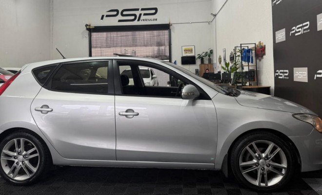 Hyundai i30 2.0 16V 145cv 5p Aut. 2010 Gasolina-8