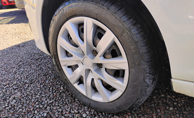 VW - VolksWagen Fox 1.0 Mi Total Flex 8V 5p 2013 Flex-4