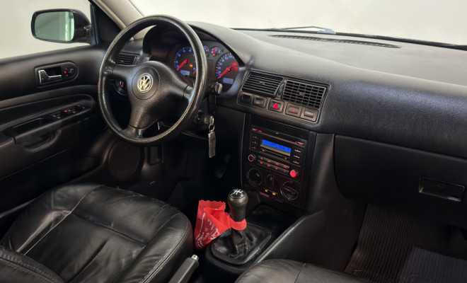 VW - VolksWagen Golf 1.6Mi/ 1.6Mi Gener./Black & Silver 2003 Gasolina-3