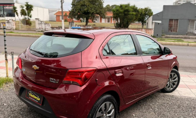 GM - Chevrolet ONIX HATCH LT 1.4 8V FlexPower 5p Mec. 2017 Flex-0