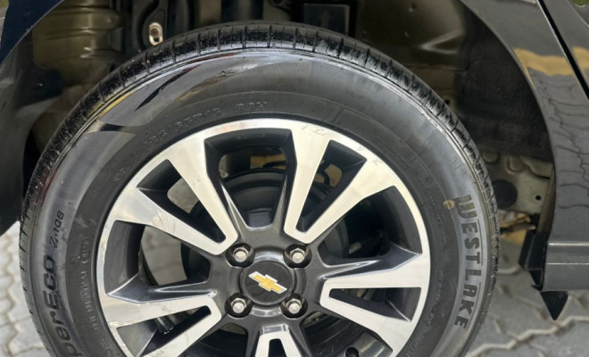 GM - Chevrolet ONIX HATCH LTZ 1.4 8V FlexPower 5p Aut. 2016 Flex-10
