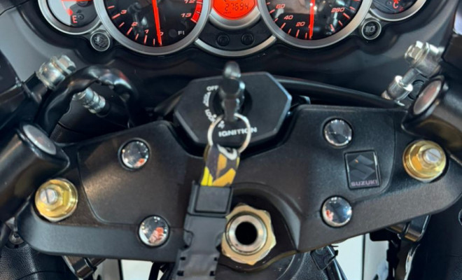 SUZUKI GSX 1300-R HAYABUSA 2011 Gasolina-10