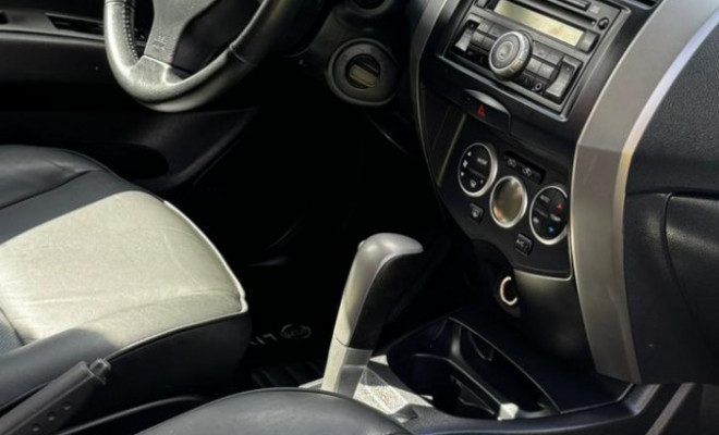 Nissan LIVINA SL 1.8 16V Flex Fuel Aut. 2013 Flex-4