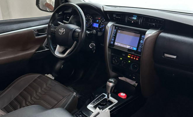 Toyota Hilux SW4 SR 4x2 2.7 Flex 16V Aut. 2017-2