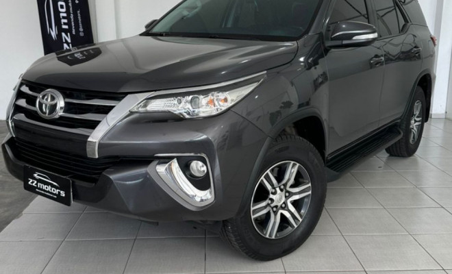 Toyota Hilux SW4 SR 4x2 2.7 Flex 16V Aut. 2017