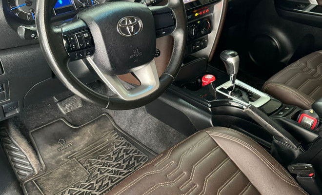 Toyota Hilux SW4 SR 4x2 2.7 Flex 16V Aut. 2017-1