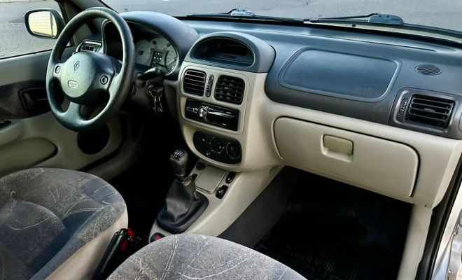 Clio Sedan 1.6 Privilège - 2005-7