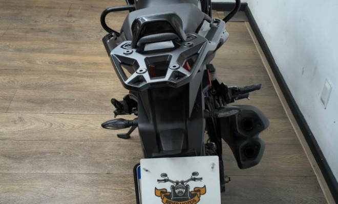 BAJAJ DOMINAR 400  2025 Gasolina-10