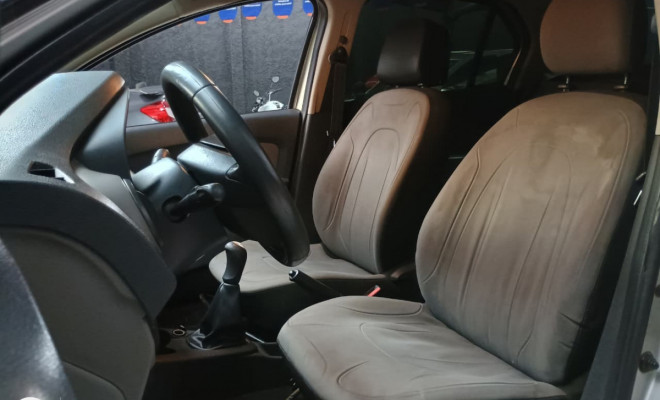 Renault LOGAN Expres./Exp. UP Hi-Flex 1.0 16V 4p 2013 Flex-3