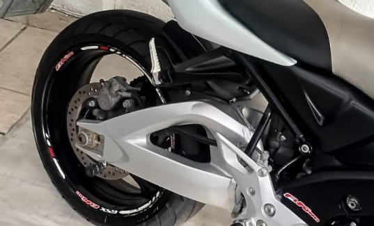 SUZUKI GSX 1300 B-KING 2012 Gasolina-9