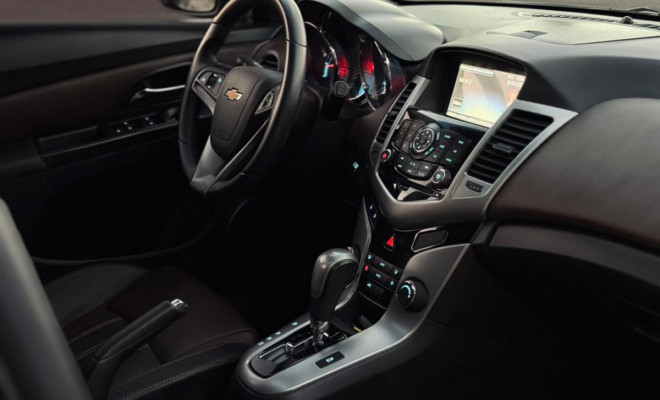 GM - Chevrolet CRUZE HB Sport LTZ 1.8 16V FlexP. 5p Aut 2015 Flex-11