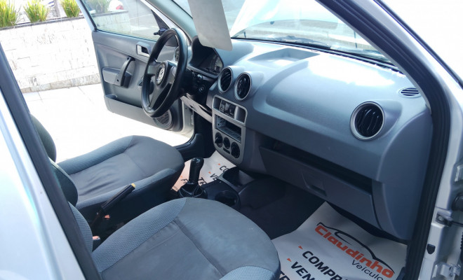 VW - VolksWagen Gol City (Trend) 1.6 Mi T.Flex 8V 4p 2009 Flex-8